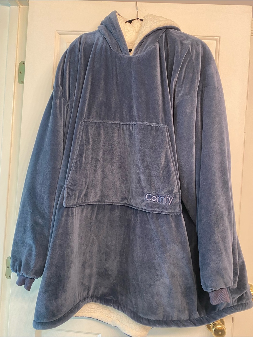 The Comfy Wearable Blanket!  Plush Hooded Pullover (one size)